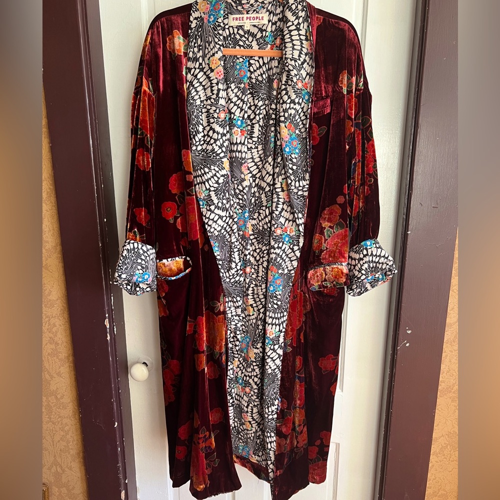 VGUC Free People Floral Velvet Duster Sz. M
FOR TRADE ONLY